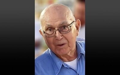 Amiram Cooper, enlevé au kibboutz Nir Oz le 7 octobre 2023 et assassiné pendant sa captivité, son corps est toujours retenu en otage. (Crédit : Autorisation)