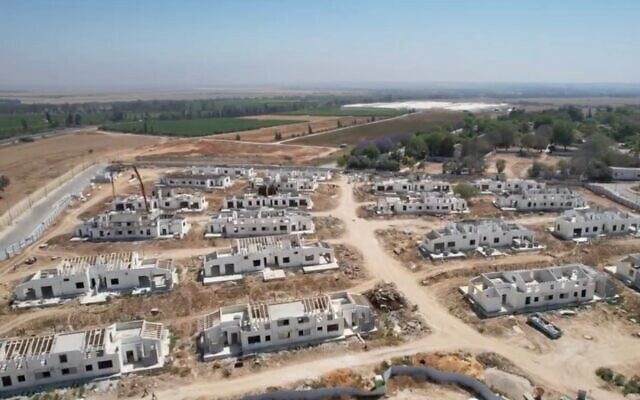 Un nouveau quartier en construction dans le  kibboutz Beeri, près de la frontière de Gaza, dans le sud d'Israël. (Crédit : Autorité de Tekuma)