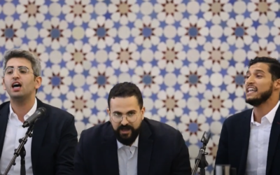 Un Juif et deux musulmans chantent lors de l'édition Journées Sacrées junior à Strasbourg, en 2023. (Capture d'écran : YouTube) Un Juif et deux musulmans chantent lors de l'édition Journées Sacrées junior à Strasbourg, en 2023. (Capture d'écran : YouTube)