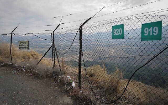 Vue de la zone frontalière entre Israël et la Jordanie, près de Hamat Gader, au sud du plateau du Golan, le 28 novembre 2024. (Crédit : Michael Giladi/Flash90)