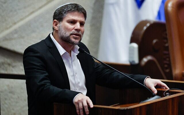 Le ministre des Finances Betzalel Smotrich s'exprimant devant l'assemblée plénière de la Knesset, à Jérusalem, le 29 septembre 2025. (Crédit : Oren Ben Hakoon/ Flash90) Le ministre des Finances Betzalel Smotrich s'exprimant devant l'assemblée plénière de la Knesset, à Jérusalem, le 29 septembre 2025. (Crédit : Oren Ben Hakoon/ Flash90)
