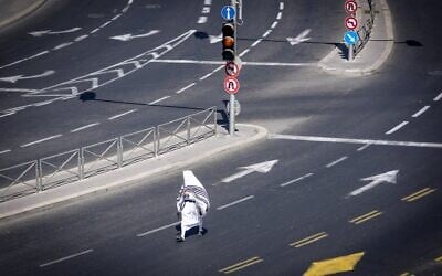 Les rues désertes de Jérusalem, le jour du Yom Kippour, le 2 octobre 2025. (Crédit : Jamal Awad/Flash90)