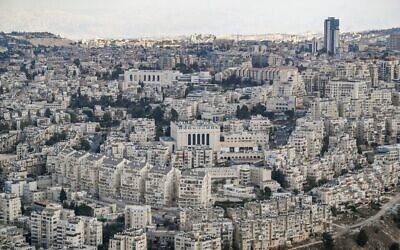 Vue du quartier Romema de Jérusalem depuis un hélicoptère, le 12 octobre 2025 (Arie Leib Abrams/Flash90)