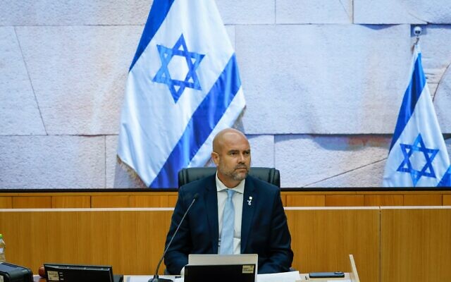 Le président de la Knesset, Amir Ohana, à la Knesset, Jérusalem, le 16 juin 2025. (Crédit : Noam Moskowitz, bureau du porte-parole de la Knesset)