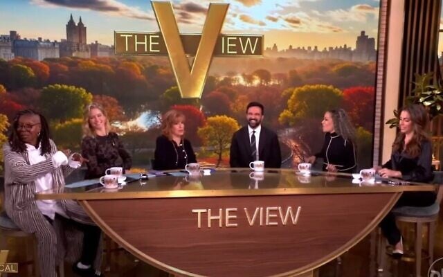 Le candidat démocrate à la mairie de New York, Zohran Mamdani, apparaît dans l'émission « The View » sur ABC, le 1er octobre 2025. (Crédit : Capture d'écran) Le candidat démocrate à la mairie de New York, Zohran Mamdani, apparaît dans l'émission « The View » sur ABC, le 1er octobre 2025. (Crédit : Capture d'écran)
