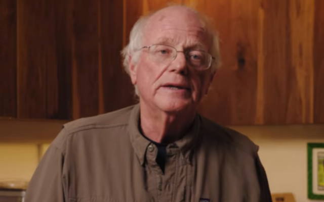 Ben Cohen, cofondateur de Ben & Jerry's, appelle à la création d'un parfum de crème glacée en solidarité avec les Palestiniens, 28 octobre 2025 (Crédit : Capture d'écran vidéo ; utilisée conformément à la clause 27a de la loi sur le droit d'auteur) Ben Cohen, cofondateur de Ben & Jerry's, appelle à la création d'un parfum de crème glacée en solidarité avec les Palestiniens, 28 octobre 2025 (Crédit : Capture d'écran vidéo ; utilisée conformément à la clause 27a de la loi sur le droit d'auteur)