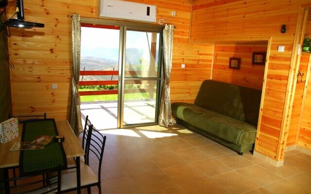 Une maison dans le nord de la Cisjordanie disponible à la location sur Airbnb. (Crédit : Samaria Tourism)