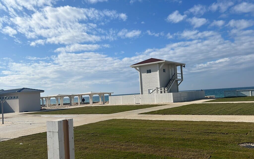 La plage de Zikim, reconstruite et modernisée, le 15 octobre 2025. (Crédit : Conseil régional de Hof Ashkelon et Administration de Tekuma)