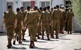 Illustration : Des hommes ultra-orthodoxes sont appelés dans des unités haredim désignées au sein de l'armée israélienne dans le cadre du cycle de conscription de septembre, le 1ᵉʳ septembre 2024. (Crédit : Armée israélienne)