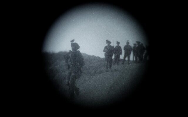 Des soldats de la brigade d'infanterie de réserve Alon dans la ville de Yaroun, au sud du Liban, où ils démoliront un bâtiment utilisé par le Hezbollah, le16 octobre 2025. (Crédit : Tsahal) Des soldats de la brigade d'infanterie de réserve Alon dans la ville de Yaroun, au sud du Liban, où ils démoliront un bâtiment utilisé par le Hezbollah, le16 octobre 2025. (Crédit : Tsahal)