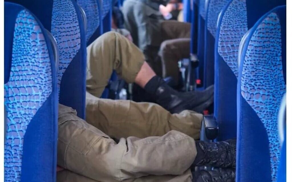 Détail de « Warriors' Rest », une photographie prise par le sergent-chef Lavi Lipshitz le 17 août 2023. Lipshitz a été tué au combat dans la bande de Gaza le 31 octobre 2023. (Crédit : Instagram till_when_photo_diary)
