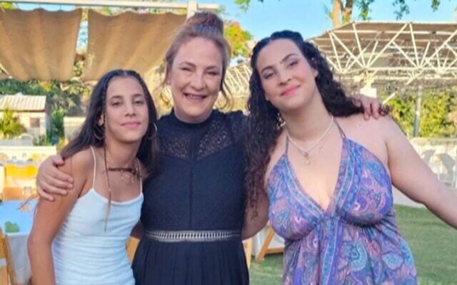 Yahel, Lianne et Noiya Sharabi.(Autorisation)