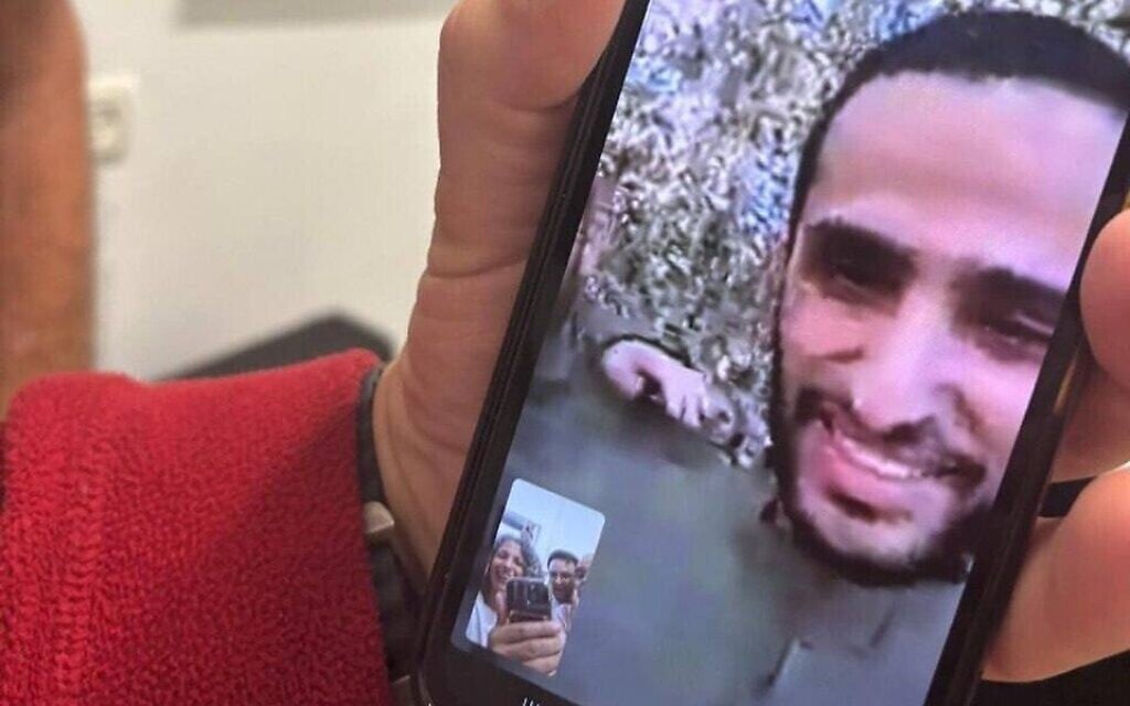 Une image de l'otage Nimrod Cohen lors d'un appel vidéo alors qu'il était encore en captivité aux mains du Hamas, le 13 octobre 2025 (Autorisation)