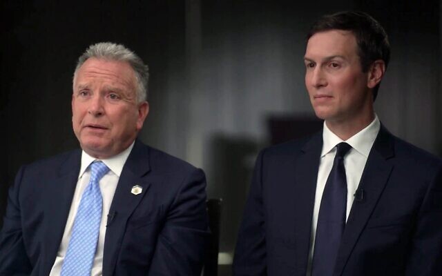 L'envoyé spécial américain Steve Witkoff et le gendre du président Donald Trump, Jared Kushner, s'entretiennent avec CBS dans un extrait d'une interview diffusée le 17 octobre 2025. (Crédit : Capture d'écran CBS)