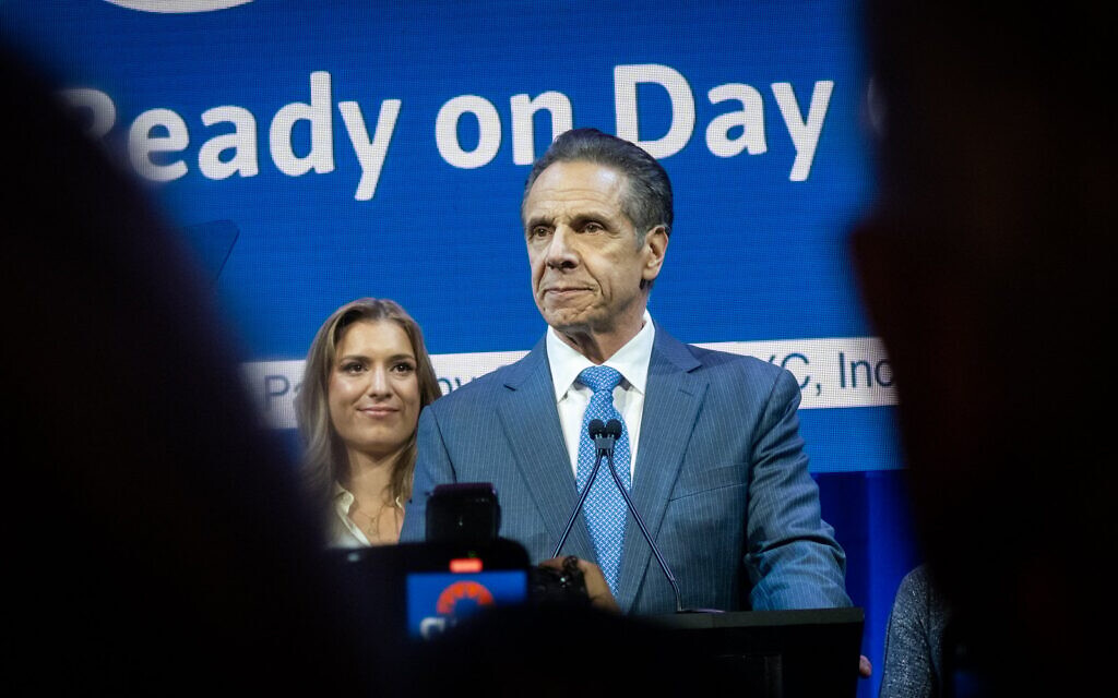 L'ancien gouverneur de New York, Andrew Cuomo, concède la victoire dans la course à la mairie de New York, le 4 novembre 2025. (Crédit : Luke Tress/Times of Israel) L'ancien gouverneur de New York, Andrew Cuomo, concède la victoire dans la course à la mairie de New York, le 4 novembre 2025. (Crédit : Luke Tress/Times of Israel)
