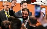 Le président par intérim syrien, Ahmed al-Sharaa, dans un bureau de vote où les membres des commissions locales syriennes votent dans le cadre du processus électoral visant à désigner un Parlement provisoire, à Damas, le 5 octobre 2025. (Crédit : Louai Beshara/AFP)