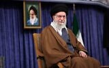 Une photo fournie par le bureau du guide suprême iranien, l'ayatollah Ali Khamenei, le montre s'adressant à une réunion avec des champions locaux et des médaillés sportifs et scientifiques internationaux à Téhéran, le 20 octobre 2025. (Crédit : KHAMENEI.IR / AFP)