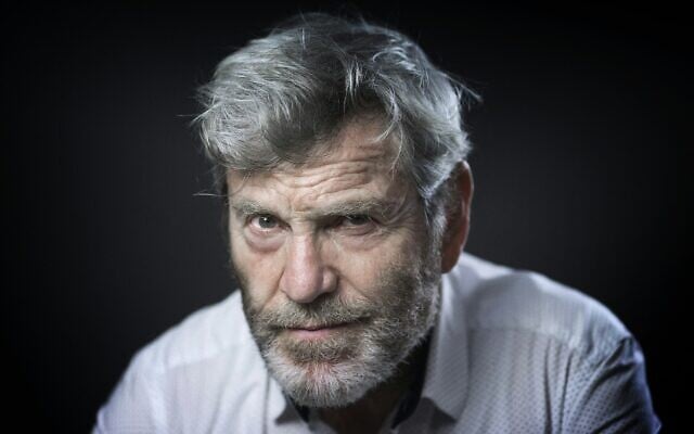 L'acteur et musicien français Tchéky Karyo pose à Paris le 7 mars 2016. (Crédit : Joel Saget/AFP)