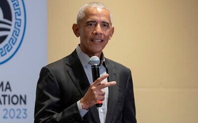 L'ancien président américain Barack Obama s'exprime à Athènes, en Grèce, le 21 juin 2023. (Crédit : AP Photo/Petros Giannakouris, document)