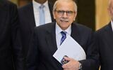 Le Premier ministre libanais Nawaf Salam arrivant à une réunion du Conseil des ministres qui discutera du plan de l'armée libanaise visant à désarmer le groupe terroriste chiite libanais du Hezbollah, au palais présidentiel de Baabda, à l'est de Beyrouth, le 5 septembre 2025. (Crédit : Hussein Malla/AP)
