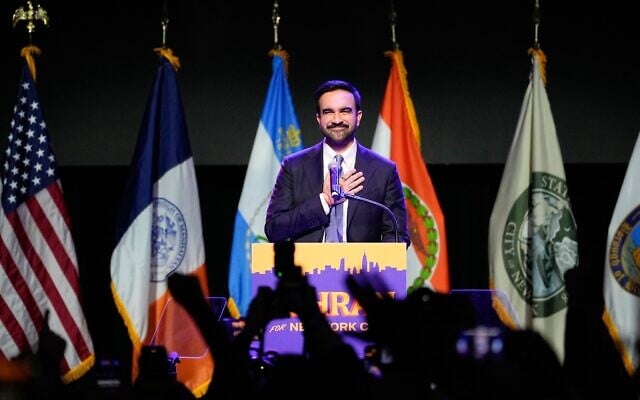 Zohran Mamdani s’exprime après avoir remporté l’élection municipale, mardi 4 novembre 2025, à New York. (Crédit : Yuki Iwamura/AP)
