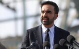 Le maire élu de New York, Zohran Mamdani, s’exprime lors d’une conférence de presse dans le quartier du Queens à New York, le 5 novembre 2025. (Crédit : Heather Khalifa/AP)