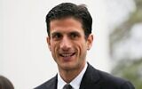 Jack Schlossberg arrive à la bibliothèque JFK, à Boston, le 4 mai 2025. (Crédit : Robert F. Bukaty/AP)