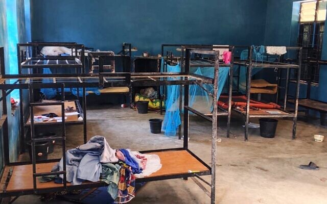 Cette photo publiée par l'Association chrétienne du Nigeria montre les dortoirs de l'école primaire et secondaire catholique St. Mary's après que des hommes armés ont enlevé des enfants et des membres du personnel dans la communauté de Papiri au Nigeria, le 21 novembre 2025. (Crédit : Association chrétienne du Nigeria via AP)