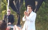 Albert « Bébert » Kassabi et Patrick Papin en concert à la base de loisirs de Fréjus (Var) le 30 mai 2015. (Crédit : Gildorack, CC BY-SA 4.0, via Wikimedia Commons)
