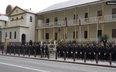 un rassemblement néonazi et antisémite organisé dimanche devant le parlement de l’État de Nouvelle-Galles du Sud. (Capture d'écran : YouTube)