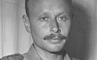 Dan Tolkowsky, ancien commandant de l'armée de l'air et pionnier israélien de la haute technologie, 1953. (Crédit : Eldan David/GPO)