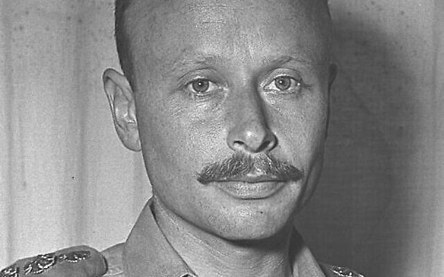 Dan Tolkowsky, ancien commandant de l'armée de l'air et pionnier israélien de la haute technologie, 1953. (Crédit : Eldan David/GPO)