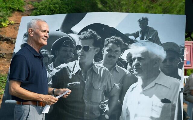 L'ancien chef de l'armée de l'air israélienne Herzl Bodinger, à l'aéroport d'Herzliya, le 15 novembre 2019 (Crédit : Moshe Shai/Flash90)