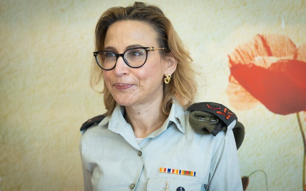 Yifat Tomer-Yerushalmi, procureur général militaire des Forces de défense israéliennes, assiste à une cérémonie de bienvenue en l'honneur du nouveau procureur général Gali Baharav Miara à Jérusalem, le 8 février 2022. (Crédit: Yonatan Sindel/Flash90)