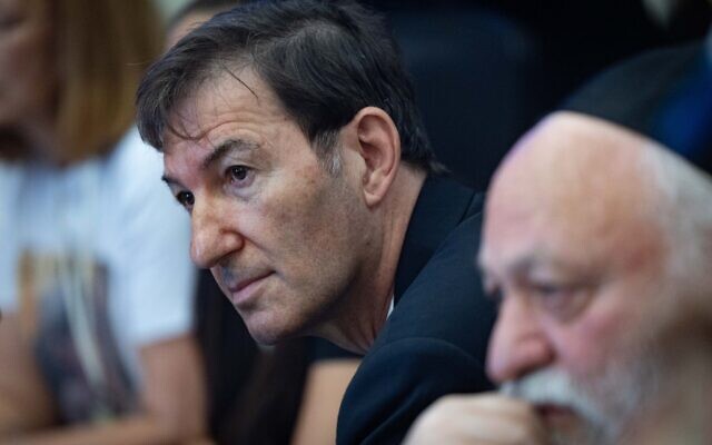 Le député Boaz Bismuth assistant à une réunion de la commission de la Chambre, à la Knesset, le 4 août 2025. (Crédit : Yonatan Sindel/Flash90)
