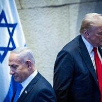 Le président américain Donald Trump et le Premier ministre Benjamin Netanyahu, lors d'une session plénière spéciale en l'honneur de Trump à la Knesset, le 13 octobre 2025. (Crédit : Yonatan Sindel/Flash90)