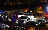 Les forces de secours et de police recherchent l'ancienne avocate générale militaire, le général de division Yifat Tomer-Yerushalmi, sur la plage de Hof Hatzuk à Tel Aviv, le 2 novembre 2025. (Crédit : Tal Gal/ Flash90)