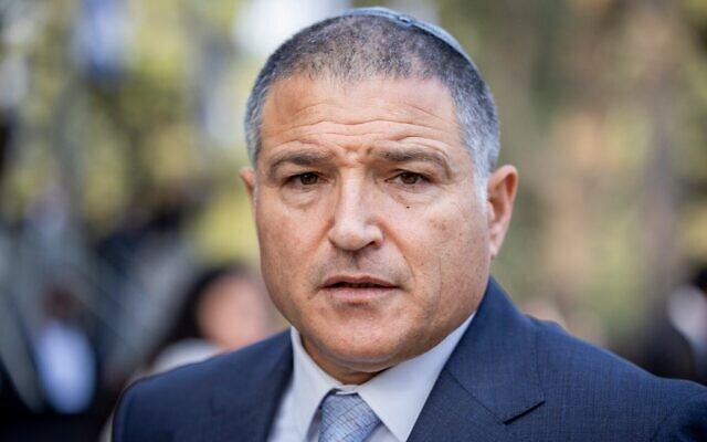 Le directeur du Shin Bet, David Zini, assistant à la commémoration officielle du 30 ᵉ anniversaire de l'assassinat de l'ex- Premier ministre Yitzhak Rabin, au cimetière du mont Herzl, à Jérusalem, le 3 novembre 2025. (Crédit : Noam Revkin Fenton/Flash90)