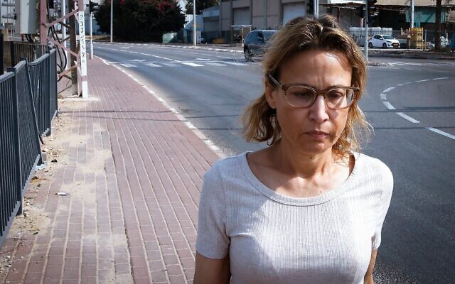 L'ancienne procureure- générale de l'armée israélienne, Yifat Tomer-Yerushalmi, est assignée à résidence à l'extérieur de la prison pour femmes de Neve Tirtza à Ramla, le 7 novembre 2025 (Crédit : Flash90) L'ancienne procureure- générale de l'armée israélienne, Yifat Tomer-Yerushalmi, est assignée à résidence à l'extérieur de la prison pour femmes de Neve Tirtza à Ramla, le 7 novembre 2025 (Crédit : Flash90)