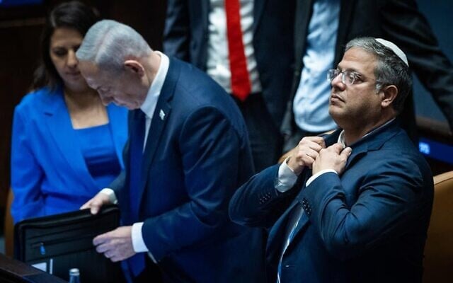 Le Premier ministre Benjamin Netanyahu et le ministre de la Sécurité nationale Itamar Ben Gvir lors d'un débat dit « à 40 signatures », à la Knesset, le 10 novembre 2025. (Crédit : Yonatan Sindel/Flash90) Le Premier ministre Benjamin Netanyahu et le ministre de la Sécurité nationale Itamar Ben Gvir lors d'un débat dit « à 40 signatures », à la Knesset, le 10 novembre 2025. (Crédit : Yonatan Sindel/Flash90)