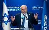 Le chef du parti Yisrael Beytenu, Avigdor Liberman, tenant une réunion de faction, à la Knesset, à Jérusalem, le 24 novembre 2025. (Crédit : Chaïm Goldberg/Flash90)