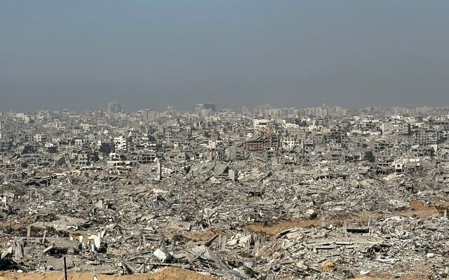 Vue de Gaza-City depuis la banlieue de Shejaiya, le 18 novembre 2025. (Crédit : Nava Freiberg/Times of Israel) Vue de Gaza-City depuis la banlieue de Shejaiya, le 18 novembre 2025. (Crédit : Nava Freiberg/Times of Israel)