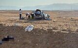 Des ambulanciers sur les lieux d'un accident de voiture mortel qui a coûté la vie à un adolescent et blessé trois autres personnes, sur la Route 90, près de Masada, dans le sud d'Israël, le 5 août 2025. (Crédit : Service de secours du Magen David Adom)