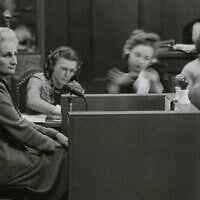 Image principale : Hanna Solf témoigne lors du procès de Nuremberg, en avril 1947. (Crédit : Domaine public)