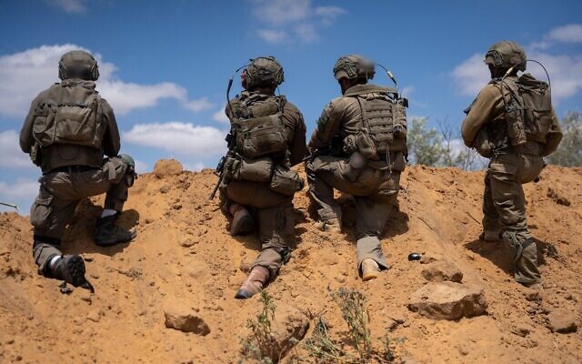 Des soldats de la brigade Nahal de l'armée israélienne en opération dans la bande de Gaza, sur des images publiées le 5 juin 2025. (Crédit : armée israélienne)