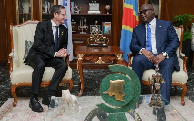Le président Isaac Herzog rencontre le président congolais Félix Tshisekedi à la résidence présidentielle de Kinshasa, lors de sa visite officielle en République démocratique du Congo, le 11 novembre 2025. (Crédit : Maayan Toaf/GPO) Le président Isaac Herzog rencontre le président congolais Félix Tshisekedi à la résidence présidentielle de Kinshasa, lors de sa visite officielle en République démocratique du Congo, le 11 novembre 2025. (Crédit : Maayan Toaf/GPO)