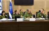 La brigadière générale Lia Shabo, cheffe de la division du personnel au sein du Directorat des Ressources humaines (2ᵉ à partir de la gauche) et le brigadier général Amir Vadmani, chef d'état-major du Directorat des Ressources humaines (2ᵉ à partir de la droite), lors d'une réunion de la sous-commission des Ressources humaines de Tsahal de la commission des Affaires étrangères et de la Défense de la Knesset. (Crédit : Dani Shem-Tov/Porte-parole de la Knesset)