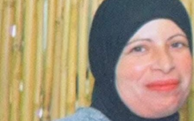Anan Jazmawi, une mère de trois enfants âgée de 46 ans, grièvement blessée par son ex-mari, a succombé à ses blessures trois semaines plus tard, le 29 novembre 2025. (Crédit : Facebook)
