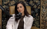 Le Dr Rahmeh Aladwan, dont l’autorisation d’exercer la médecine a été suspendue pour 15 mois en raison de publications antisémites sur les réseaux sociaux, s’entretient avec un journaliste. Elle porte un collier « O7 » faisant référence à l’attaque du Hamas du 7 octobre. (Crédit : Capture d’écran/ATTRITION sur YouTube)