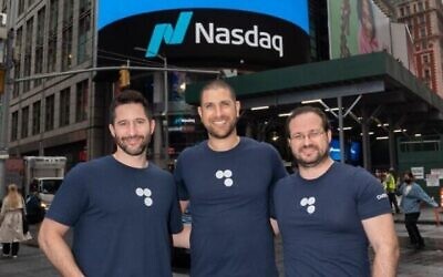 Les co-fondateurs de la start-up israélienne d'intervention d'urgence Carbyne (de gauche à droite) : Alex Dizengoff, Amir Elichai, Yony Yatsun. (Autorisation)